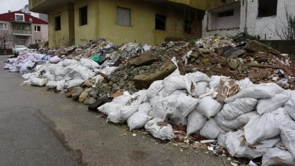 Üsküdar'ın kalbi çöplüğe döndü! Vatandaş isyan etti: Gelin şu rezaleti görün